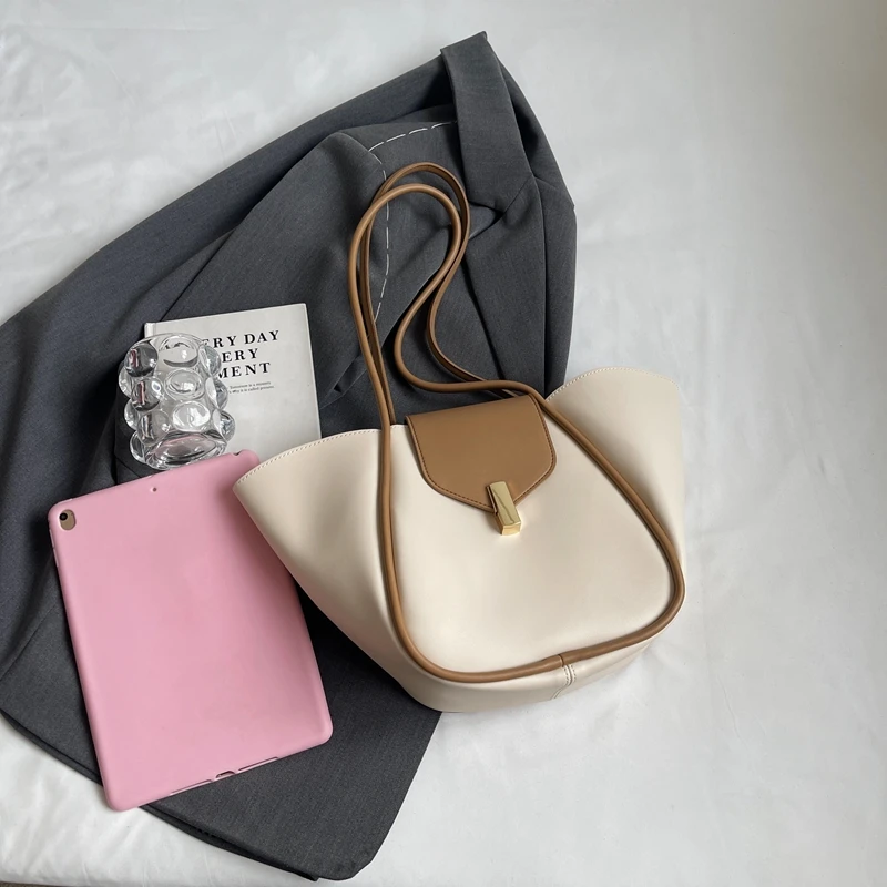 Professional leather work tote with practical compartments for daily organization